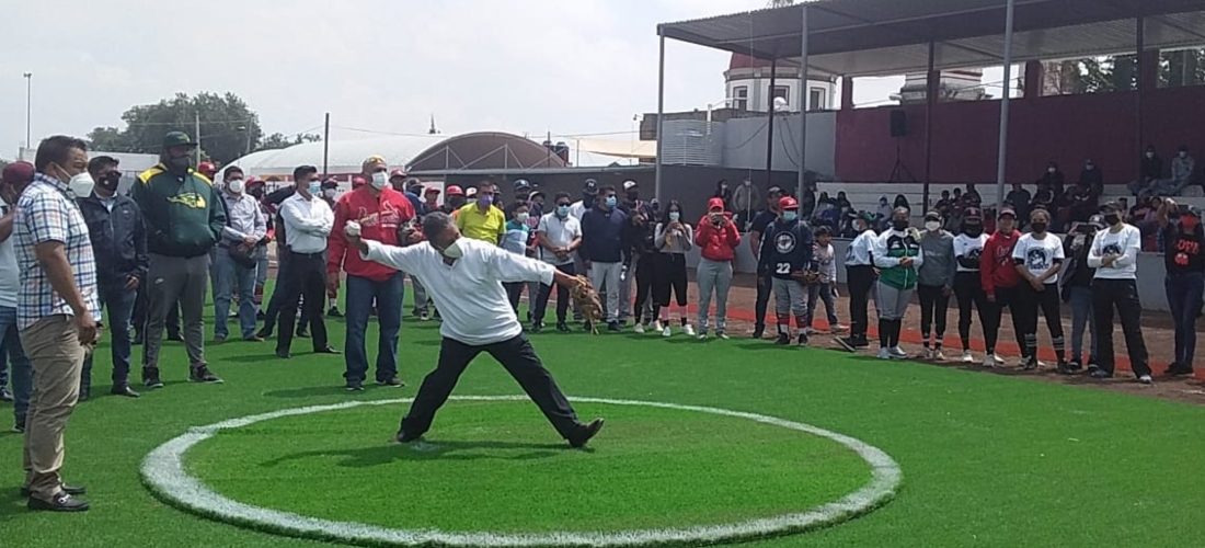Higinio Martínez inaugura instalaciones remodeladas de béisbol