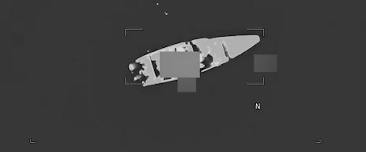 Un nuevo ataque militar estadounidense en el Caribe contra el narcotráfico dejó tres muertos en un enfrentamiento marítimo.