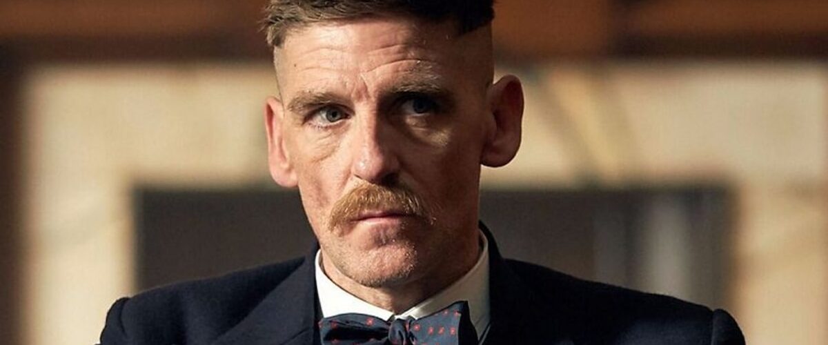 Steven Knight revela los motivos detrás de la desaparición del personaje Arthur Shelby en la última película de Peaky Blinders.