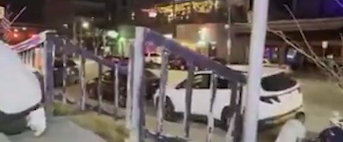 Un tiroteo en Texas ha conmocionado a la comunidad, dejando tres muertos y 14 heridos. El video del ataque es estremecedor.