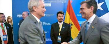 Rodrigo Paz asiste a la investidura de José Antonio Kast, simbolizando un posible cambio en las relaciones diplomáticas entre Bolivia y Chile.