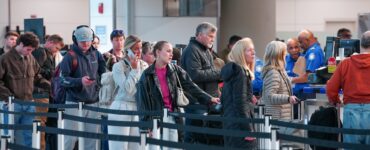 Viajar este fin de semana puede ser un desafío. Descubre las recomendaciones para evitar largas esperas en los aeropuertos.