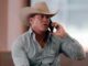 Descubre cómo Taylor Sheridan utiliza la dificultad para potenciar su creatividad en la industria del cine.