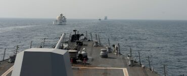 Un ataque del ejército iraní a un buque de Estados Unidos incrementa las tensiones cercanas a Omán.