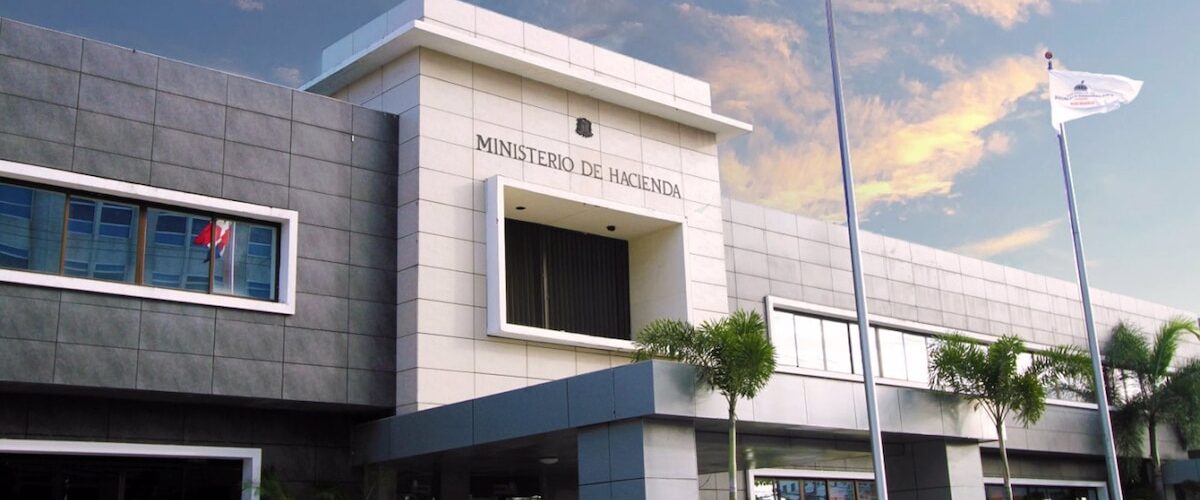 La administración dominicana evalúa la eliminación de impuestos para fortalecer las mipymes y mejorar el ahorro nacional.