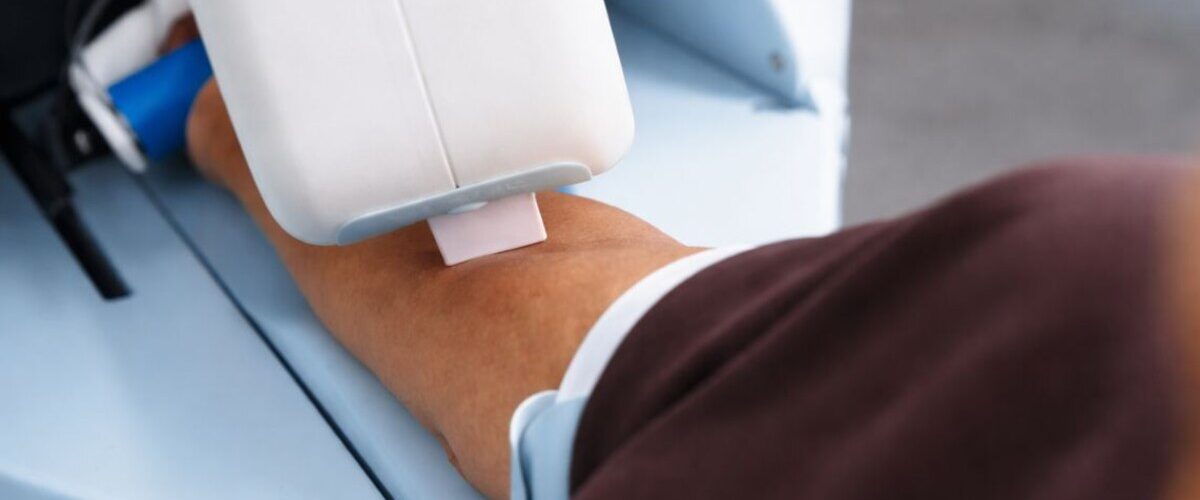 Descubre cómo un innovador robot está revolucionando la extracción de sangre en hospitales europeos con una impresionante eficacia.