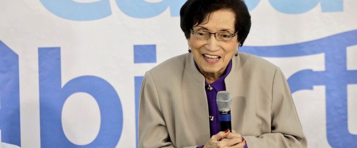 Descubre el legado transformador de la Dra. María Isabel Rodríguez en el Día Internacional de la Mujer en El Salvador.