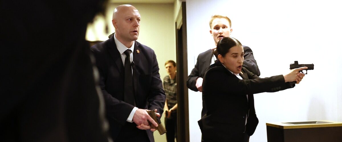 Un tenso episodio en el Washington Hilton provoca la evacuación del presidente Trump tras disparos cercanos.