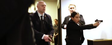 Un tenso episodio en el Washington Hilton provoca la evacuación del presidente Trump tras disparos cercanos.