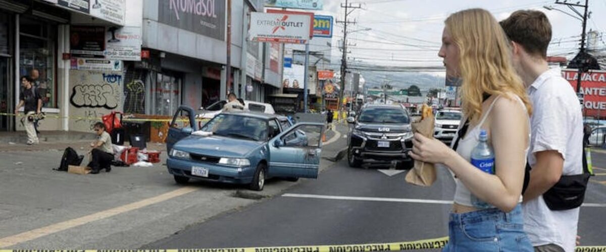 Un nuevo sondeo revela que la violencia es la mayor preocupación en Costa Rica, superando la economía en relevancia.