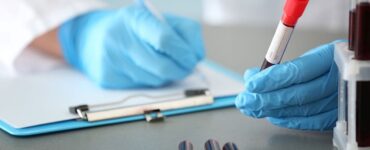 Descubre cómo un análisis de sangre de bajo costo puede revolucionar la detección de cáncer y enfermedades.