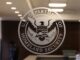 Las nuevas regulaciones del USCIS pueden resultar en rechazo de solicitudes y deportaciones por impago de cuotas de asilo.