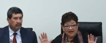 Ernestina Godoy presenta un plan de justicia sin sesgos políticos