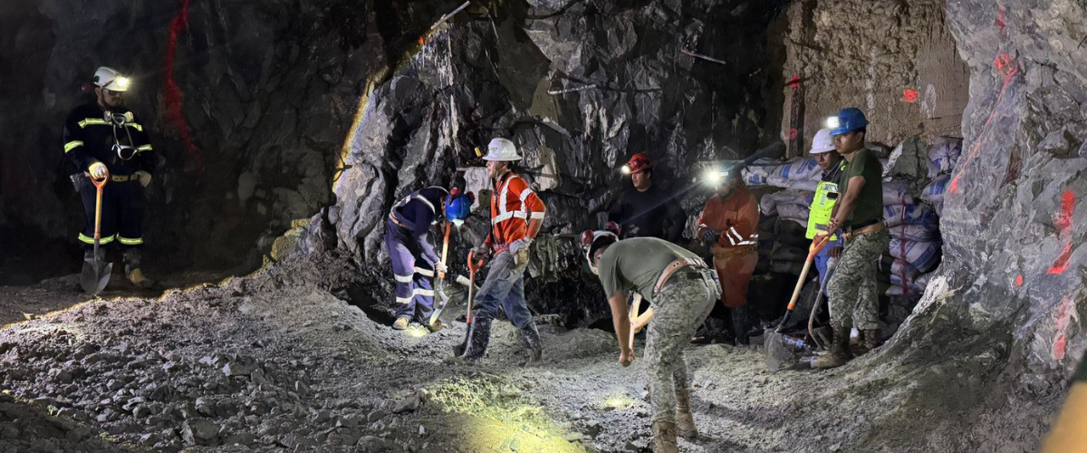 Sinaloa refuerza esfuerzos para localizar a mineros atrapados tras derrumbe en mina Santa Fe