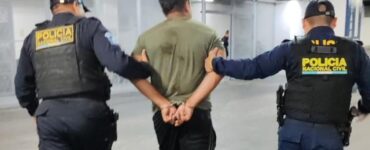 Un individuo capturado por un brutal asesinato en zona 18 enfrenta un proceso legal por homicidio y uso de arma.