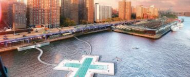 Una piscina flotante en el East River de Nueva York busca innovar en espacios acuáticos y su pureza de agua.