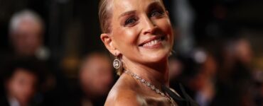 La actriz Sharon Stone revela cómo la natación y la meditación han transformado su vida y bienestar a los 68 años.