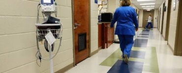 La demora en las exenciones de visa J-1 pone en riesgo la permanencia de médicos formados en Estados Unidos.