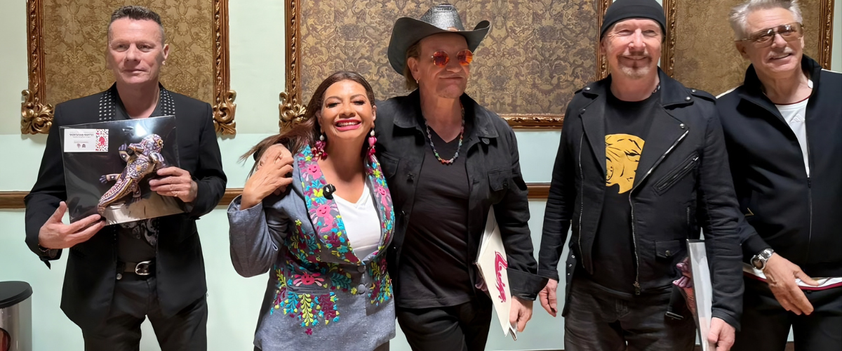Clara Brugada se encuentra con U2 en el Centro Histórico de CDMX