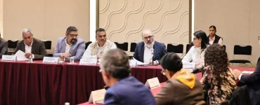Jubilados de CFE y Pemex protestan contra recorte a pensiones doradas