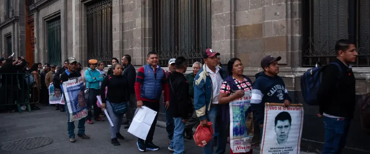 Reunión de familiares de normalistas de Ayotzinapa con Sheinbaum