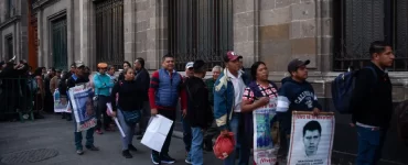 Reunión de familiares de normalistas de Ayotzinapa con Sheinbaum