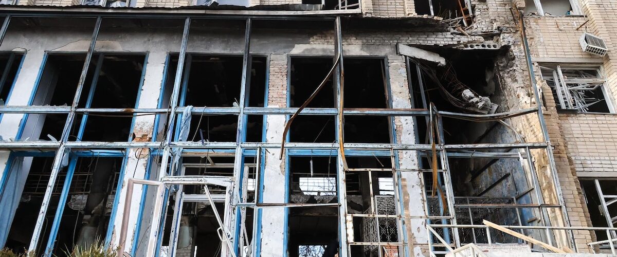 Un ataque aéreo en Zaporizhzhia dejó cinco muertos y varios heridos, generando gran preocupación internacional por la violencia en la región.