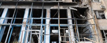 Un ataque aéreo en Zaporizhzhia dejó cinco muertos y varios heridos, generando gran preocupación internacional por la violencia en la región.