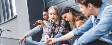 Los adolescentes y su inclinación a asumir riesgos pueden estar influenciados por un químico cerebral clave.