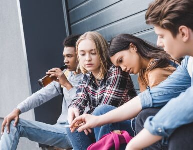 Los adolescentes y su inclinación a asumir riesgos pueden estar influenciados por un químico cerebral clave.