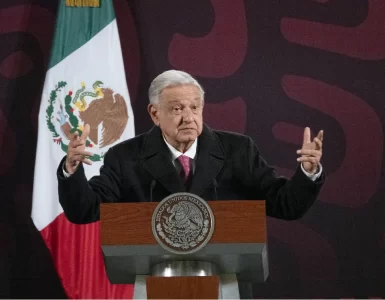 AMLO critica a Trump por presiones políticas hacia México