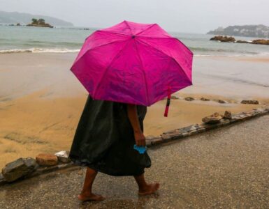 Boris se debilita tras tocar tierra en Guerrero y Oaxaca