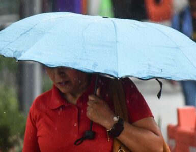 Depresión Tropical 2-E afecta a Guerrero con fuertes lluvias