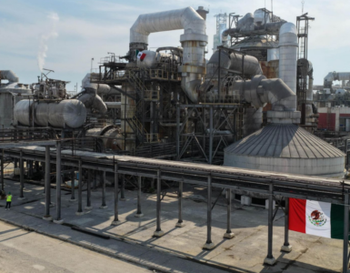 Pemex lanza plan de inversión para revitalizar la petroquímica en México