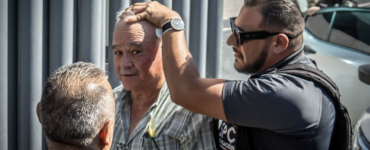 El exgobernador Ernesto Ruffo ha obtenido un amparo tras denunciar serias irregularidades en su tratamiento médico y comunicación.