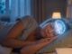 Descubre cómo dormir más de nueve horas podría ser un signo de alerta sobre el Alzheimer según recientes investigaciones.