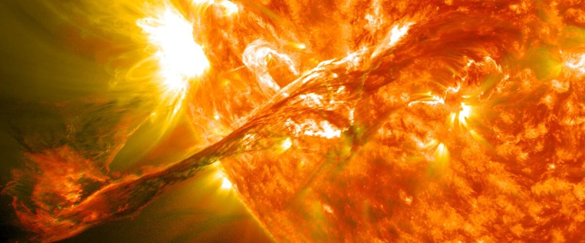 Una potente llamarada solar ha puesto en alerta a especialistas por su posible impacto en la tecnología terrestre.