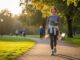 Descubre cómo caminar todos los días puede mejorar tu salud y longevidad según los expertos de Harvard.