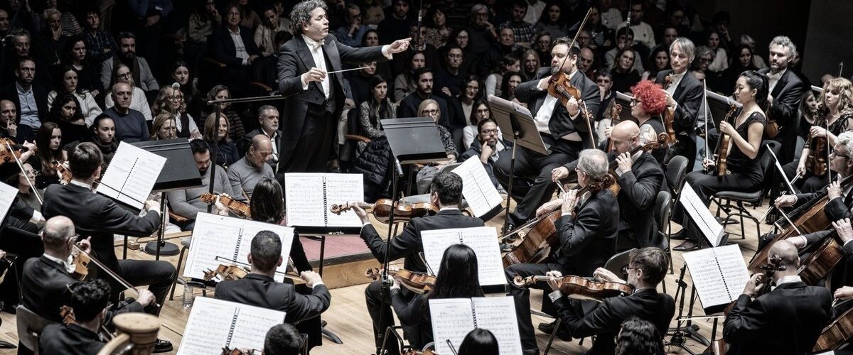 El célebre director de orquesta Gustavo Dudamel lanza un concierto benéfico internacional para ayudar a los afectados en Venezuela.