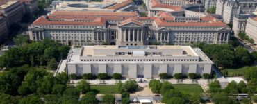 Un informe de la Casa Blanca señala que líderes del Smithsonian son considerados activistas radicales, anticipando cambios en el museo.