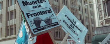 La SRE toma medidas legales tras fallecimientos de inmigrantes en custodia de ICE. Descubre los detalles de esta situación.
