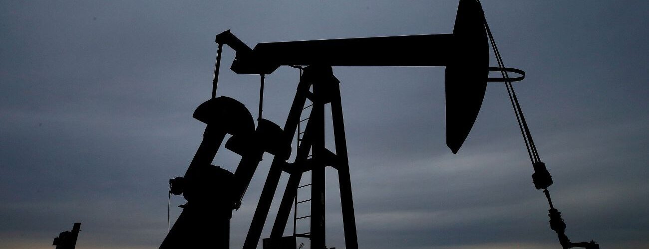 Las tensiones entre EUA e Irán provocan un incremento en el precio del petróleo que supera el 4%.