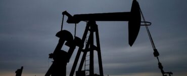 El petróleo de Texas sufre una caída significativa tras el anuncio del diálogo con Irán que afecta su cotización.