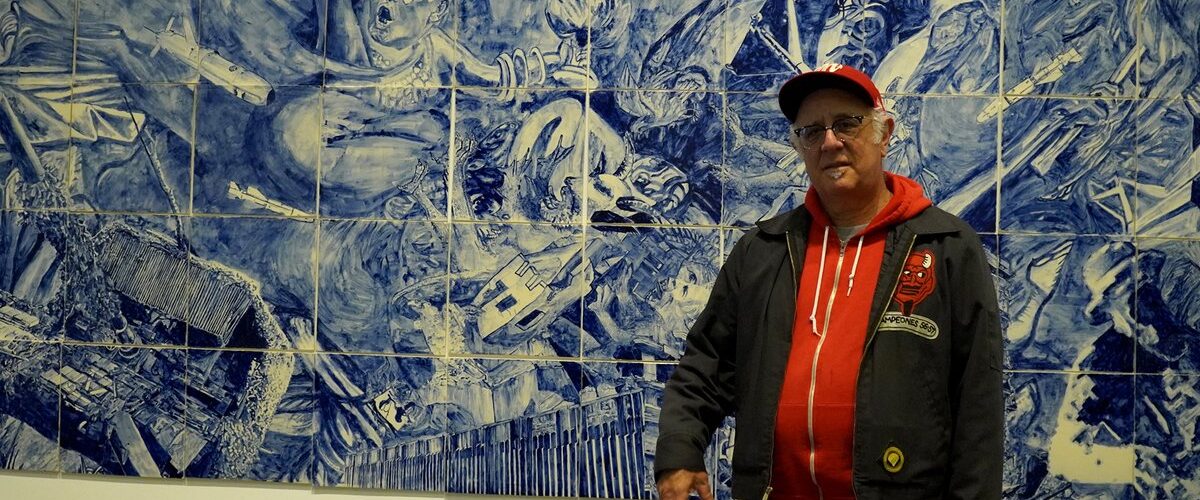 La nueva muestra de Rubén Ortiz aborda la guerra y las políticas de Trump con sorprendentemente variados medios artísticos.