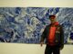 La nueva muestra de Rubén Ortiz aborda la guerra y las políticas de Trump con sorprendentemente variados medios artísticos.