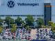 Volkswagen enfrenta desafíos críticos al recortar costos para prevenir el cierre de plantas en su operación global.