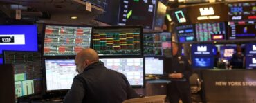 Los mercados de Nueva York reaccionan negativamente tras el anuncio de Trump sobre el alto el fuego con Irán.