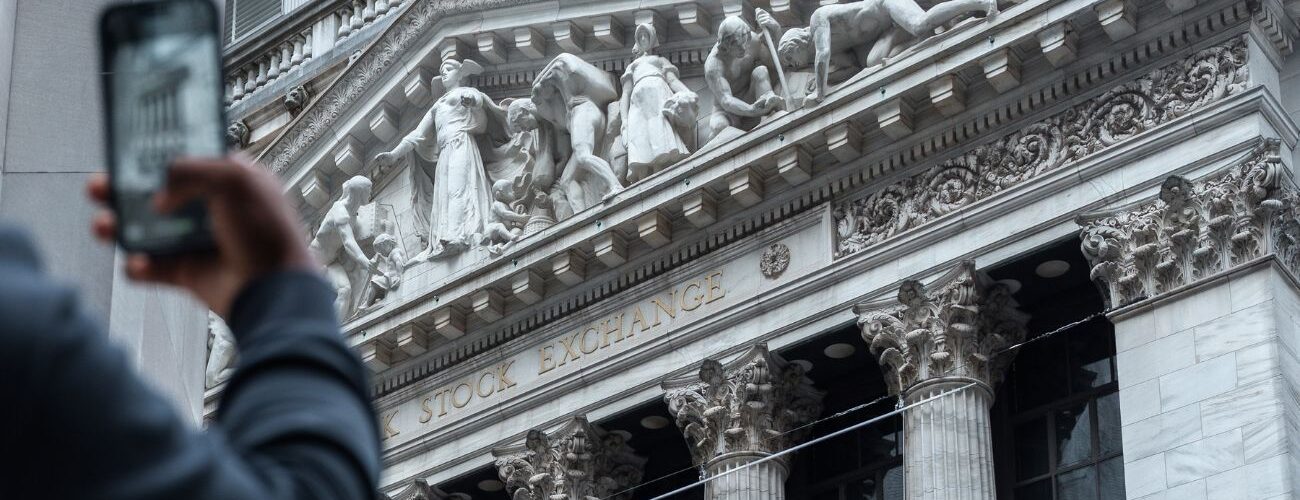 Wall Street inicia la jornada al alza impulsado por SpaceX y un repunte en las acciones tecnológicas tras días de caídas.