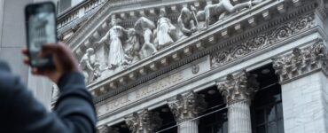Wall Street inicia la jornada al alza impulsado por SpaceX y un repunte en las acciones tecnológicas tras días de caídas.