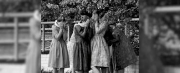 La obra de Alberto Tovalín captura momentos con 124 personas importantes en su vida entre 1985 y 2025.